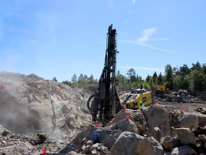 Borerigg som borer i linja på Gassvegen