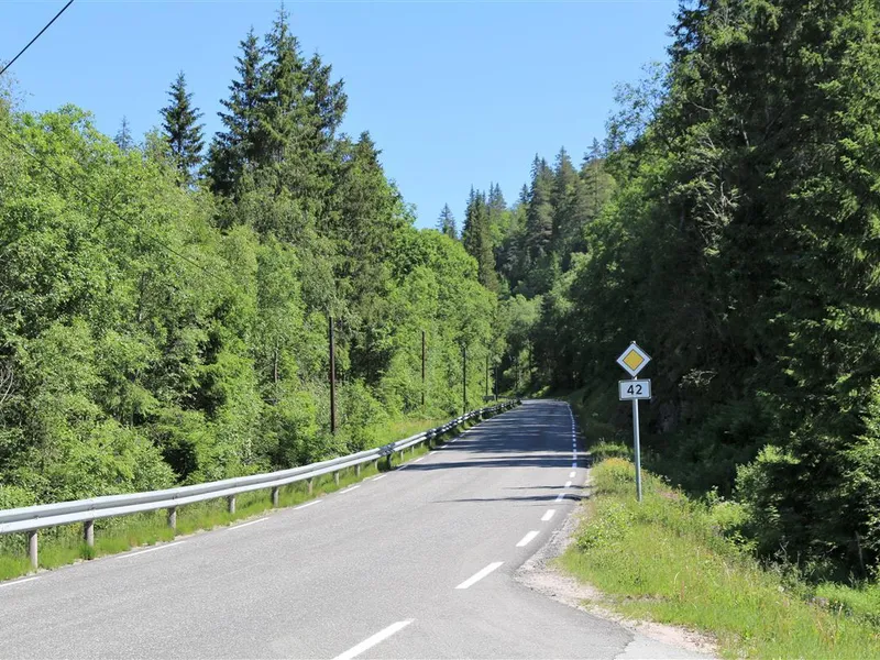 Illustrasjonsfoto av Fv.42 ved Gletnesveien - Klikk for stort bilde