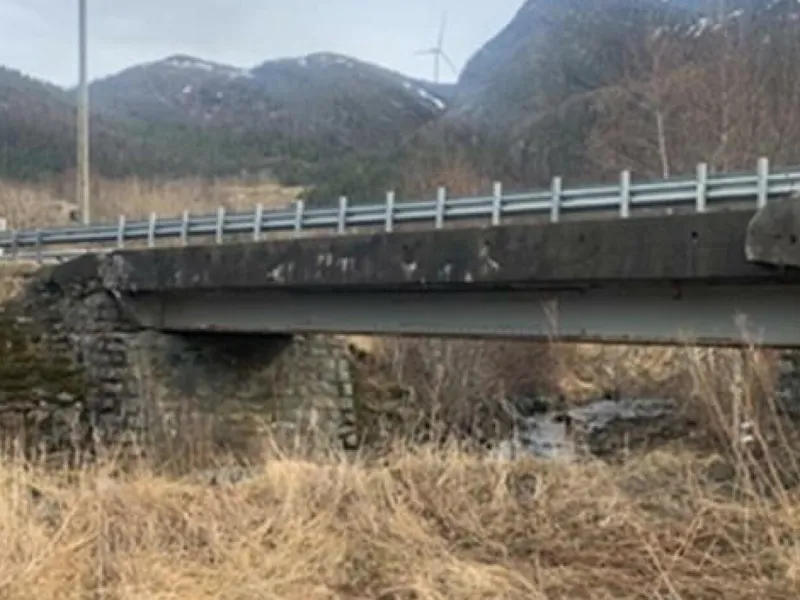 Slik ser Straumselv bru i Roan ut i dag. Foto: Trøndelag fylkeskommune.