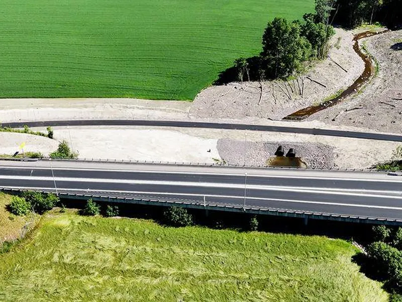 Den nye gang- og sykkelvegen gir myke trafikanter langs rv. 19 en trygg veg å bruke. Her fra området ved Adalsbekken.