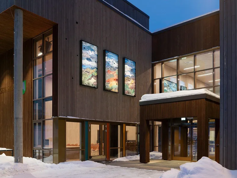 Eineåsen skole utenfor bygget