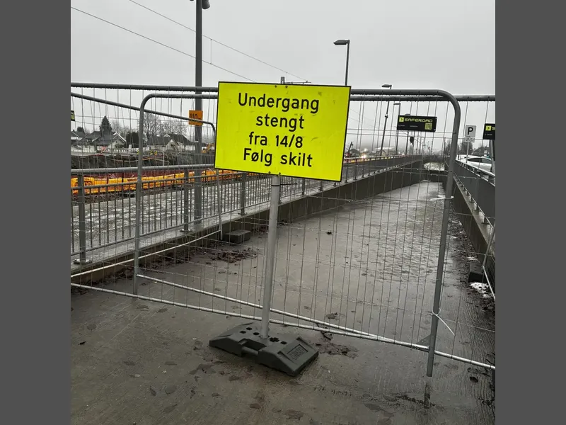 Passasjen blir fortsatt stengt.