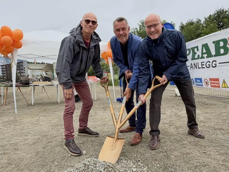 Første spadetak: Boligkjøper - Kjell Kristiansen, ordfører i Tromsø - Gunnar Wilhelmsen og prosjektsjef i Arnestedet Eiendom - Tommy Finstad tok det første spadetaket for Einerhagen i Tromsø.