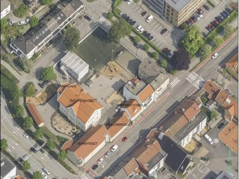 Dronebilde av skoleområdet idag.