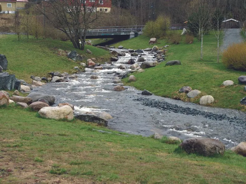 Åpning av bekker er et godt klimatilpasningstiltak. Ilabekken i Trondheim ble åpnet i 2008. Foto: SINTEF