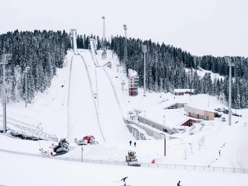 Hoppbakkene i Granåsen idrettsanlegg med snø