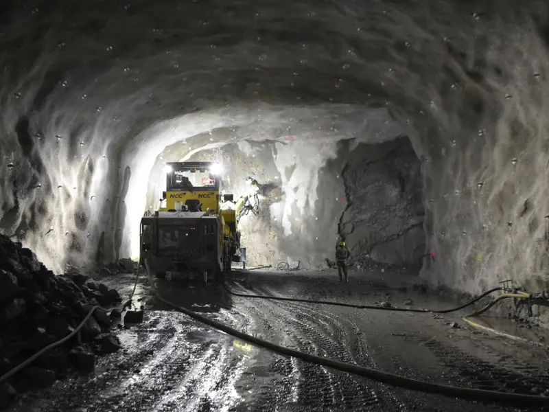 I tillegg til ny stasjon og sportunnel, skal NCC bygge fire entréer til stasjonen, to billetthaller, en sjakt for rulletrapper og en servicetunnel.