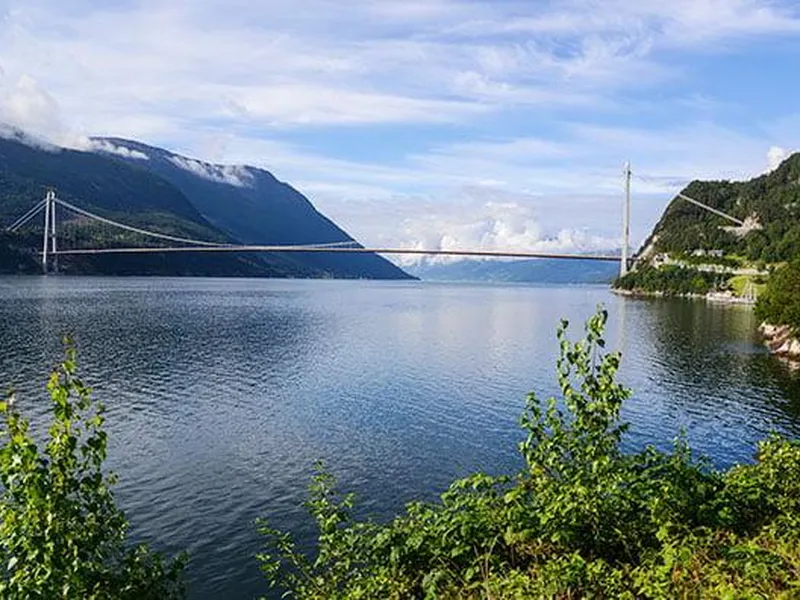 Hardangerbrua fotografert på opningsdagen 17. august 2013.