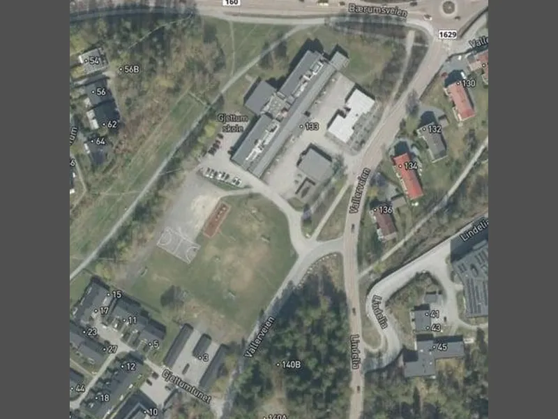 Hauger Gjettum - skole - dronebilde visning