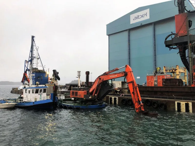 Sjøentreprenøren AS er allerede i gang med utdypingarbeidene av havneområdet vest for verftsområdets tørrdokk ved Aibel Haugesund. Foto: NCC