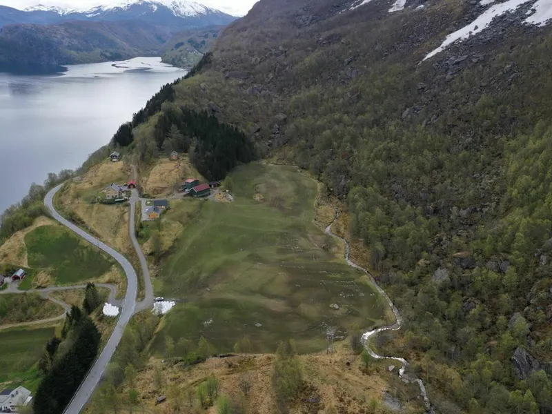 Skredsikringsprosjektet er på fylkesvei 609 mellom Heilevang i Sunnfjord kommune og Hestvika i Askvoll kommune. Foto: Vestland fylkeskommune.
