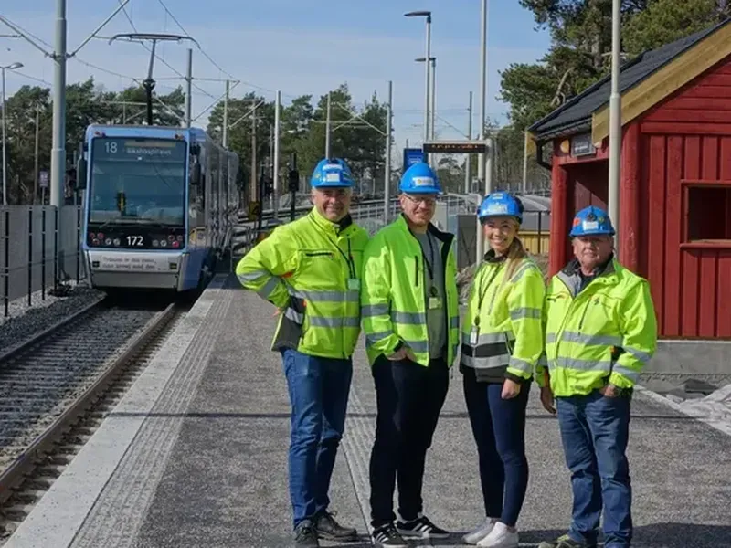 Fra venstre: Arne Aasheim (Teknisk byggeleder), Eirik Frøysa (Kontrollingeniør), Kamilla Malt Marøy (Byggeleder), Svein Nilsen (Kontrollingeniør), er alle ansatt i Sporveien.