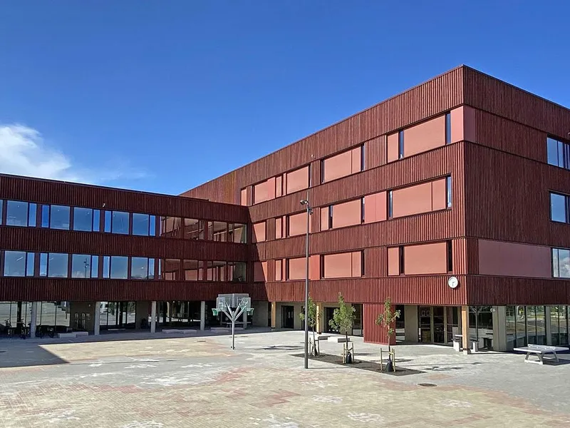 Godt samspill har gitt ny bærekraftig skole i massivtre