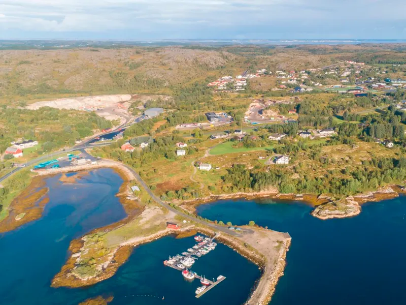 Forslaget til detaljreguleringsplan omfatter utvikling av området Lervågen til boligformål i nord og bolig/forretning/kontor i sør. I tillegg foreslås det områder regulert i og nært sjø til naust, småbåthavner, badeområde, molo, samt forretning/tjenesteyting.