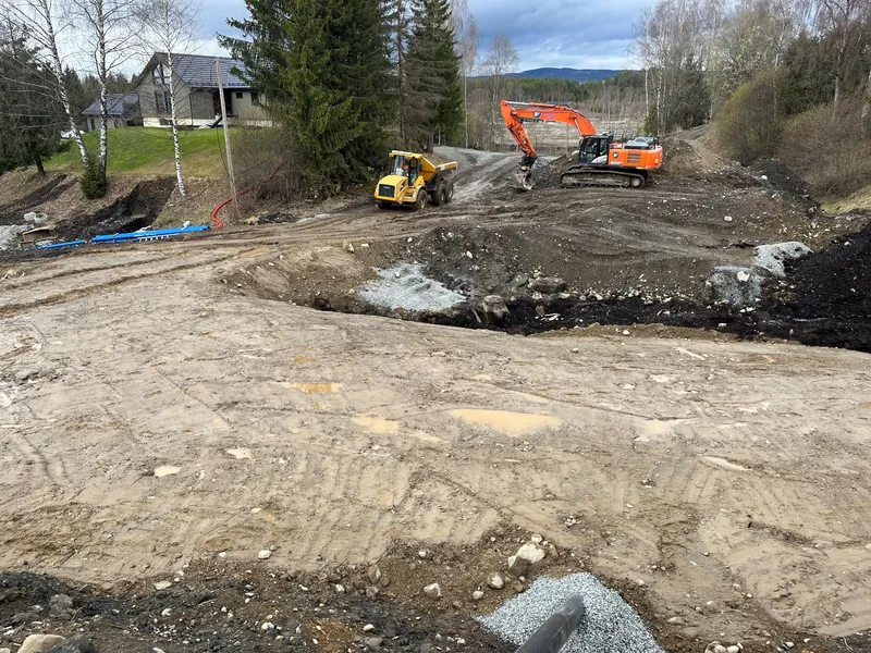 Ingeberg-utbyggingen: Her kommer det ny gangbru. Foto våren 2024.