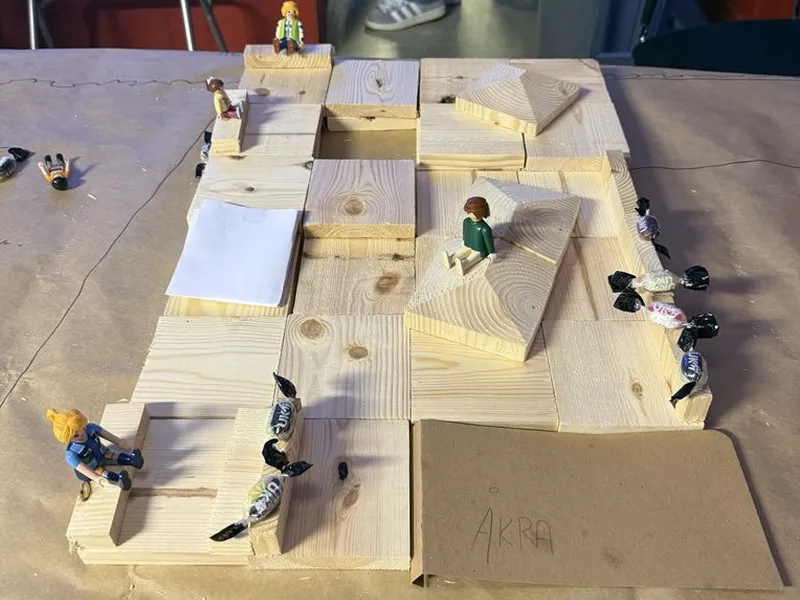 Playmofigurer som brukes i planeølgging av nytt byrom - Klikk for stort bilde