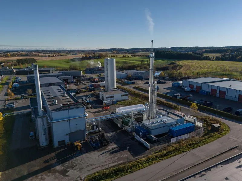 Karbonfangstanlegget på Østfold Energis avfallsforbrenningsanlegg i Rakkestad er i full drift