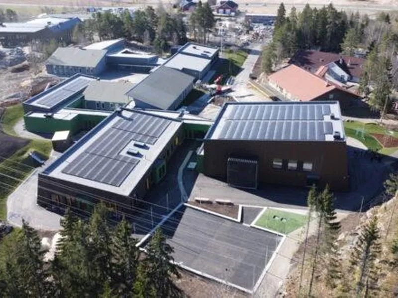 Bilde viser dronebilde av Kirkebygden barneskole