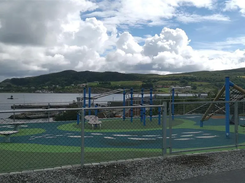 Ein staseleg klatrepark med panoramautsikt. - Klikk for stort bilete