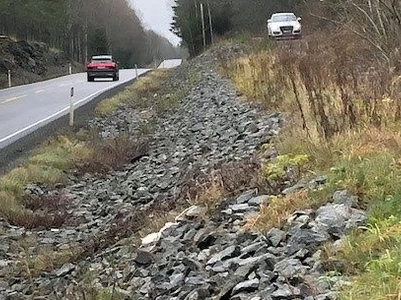 Her, på Knatterudsletta mellom Ise og Rudskogen, på riksveg 22 mellom Sarpsborg og Rakkestad, skal Statens vegvesen bygge ny kontrollstasjon. Foto: Statens vegvesen