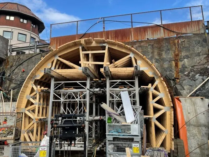 Tunnelportal under bygging. Foto.