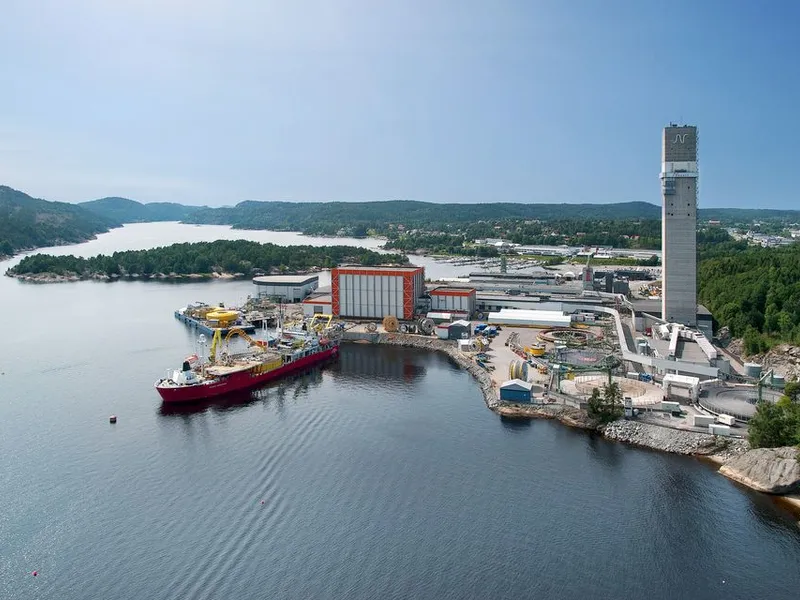 Sjøkabelen skal produseres ved Nexans' fabrikk i Halden. Den fiberoptiske kabelen vil produseres ved Nexans Rognan Foto: Nexans