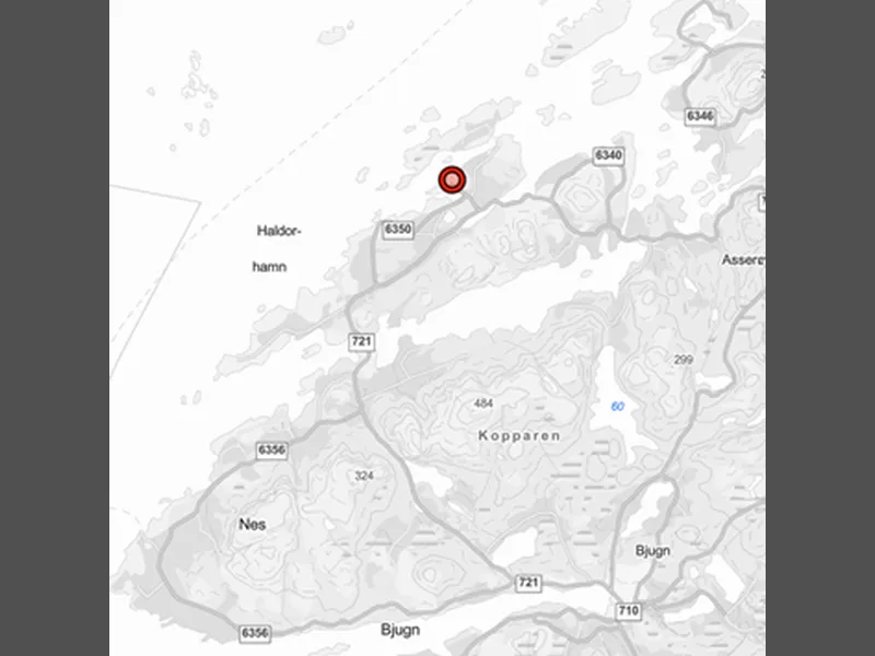Kartutsnitt som viser et reguleringsområde delt inn i flere fargelagte soner. Områdene er markert med ulike farger og skravur, blant annet gult med rød skravur, lilla, grønt og blått. Feltene er merket med bokstav- og tallkoder som BAV1, BAV2, GN1, GN2, HOS og BSV, samt angivelser av areal i dekar. En grå, oval form ligger sentralt i kartet. Veier og bygninger er vist i lys grått i ytterkantene av planområdet. - Klikk for stort bilde