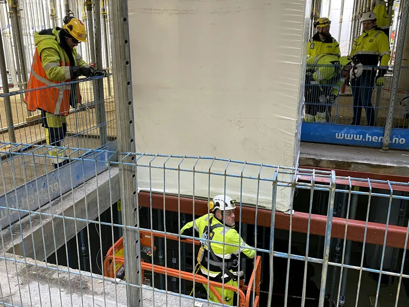 Innheising av rørsjakter på Livsvitenskapsbygget