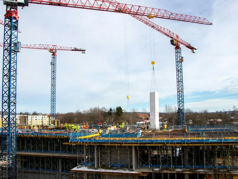 Innheising av rørsjakter på Livsvitenskapsbygget