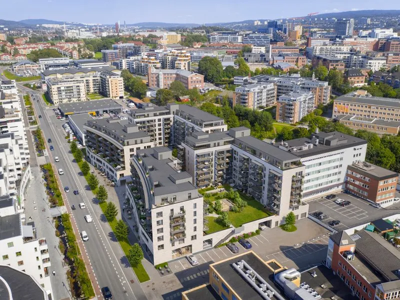 Bolig- og næringsprosjektet «Locus Ensjø» har over 70 prosent forhåndssalg. Samtidig med at Selmer Eiendom legger de to siste av fire boligblokker ut for salg, har AF mottatt bestilling på byggestart. Ill. Selmer Eiendom