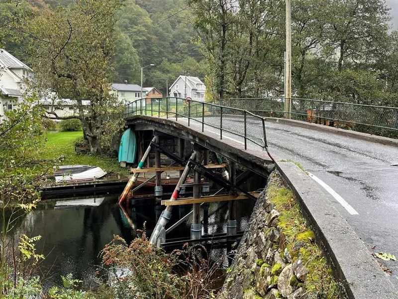 Foto av fylkeveg 4150 Løgane bru - Klikk for stort bilde