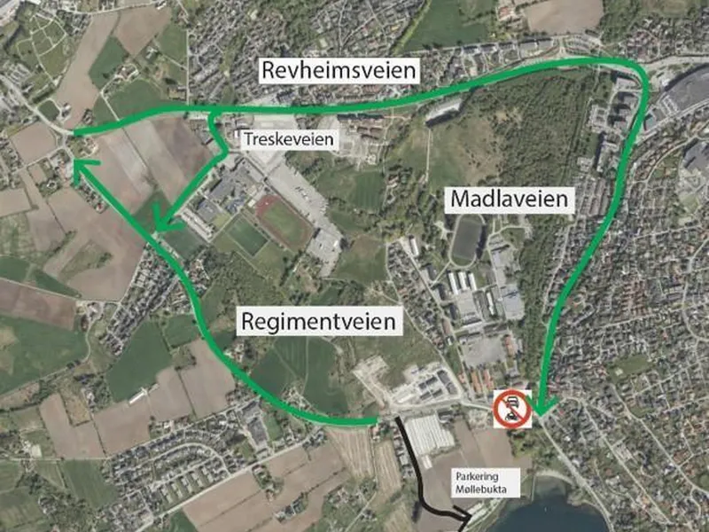 Bildet viser skiltet omkjøringsvei.  - Klikk for stort bilde