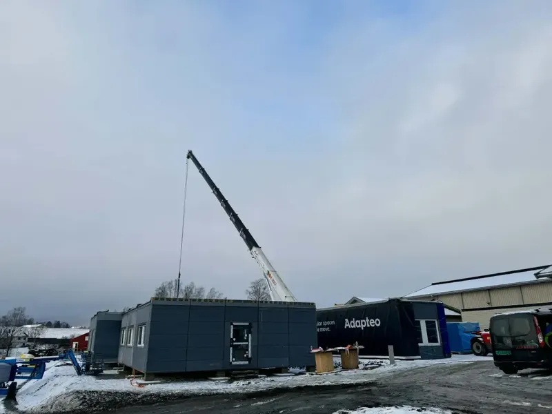 Den midlertidige brakkeløsningen får to etasjer.