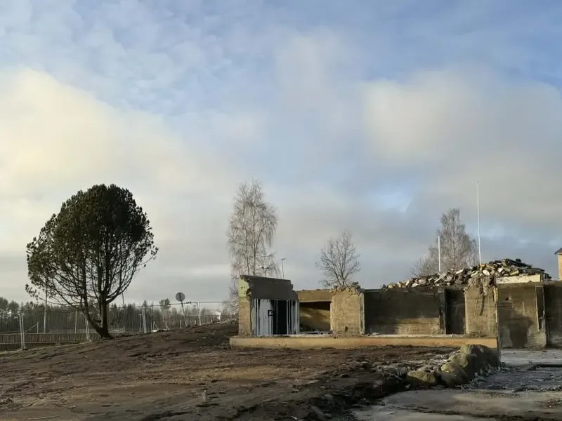 Det jobbes med å gjøre ungdomsskolen klar til nyåret. 