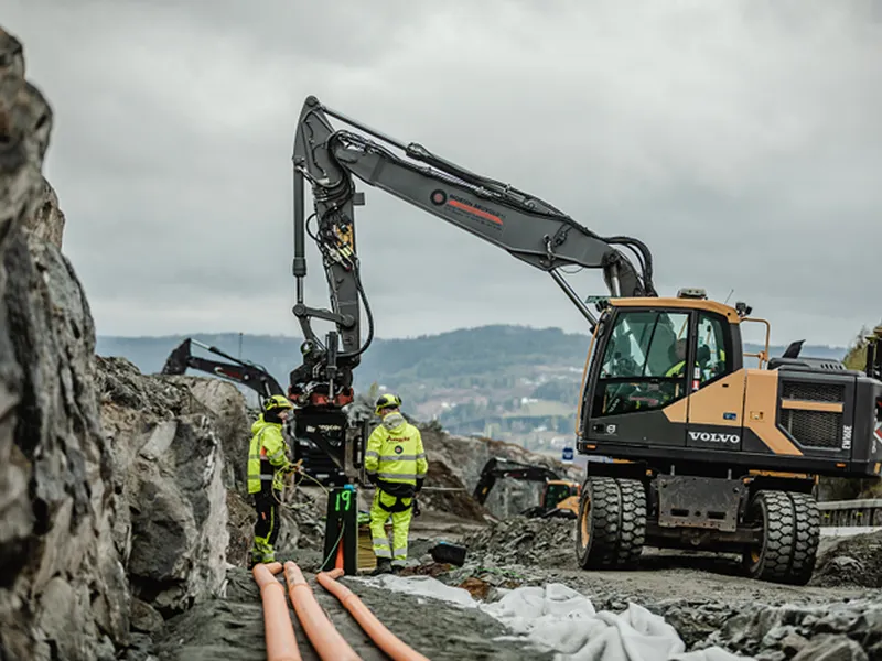 Anlegg øst var entreprenør for rv. 4 Sandvoll-Amundrud som åpnet i 2022. Det blir mindre bråk og utslipp når entreprenøren  kommer tilbake til Gran for å bygge miljøgate. (Foto: XO Media)