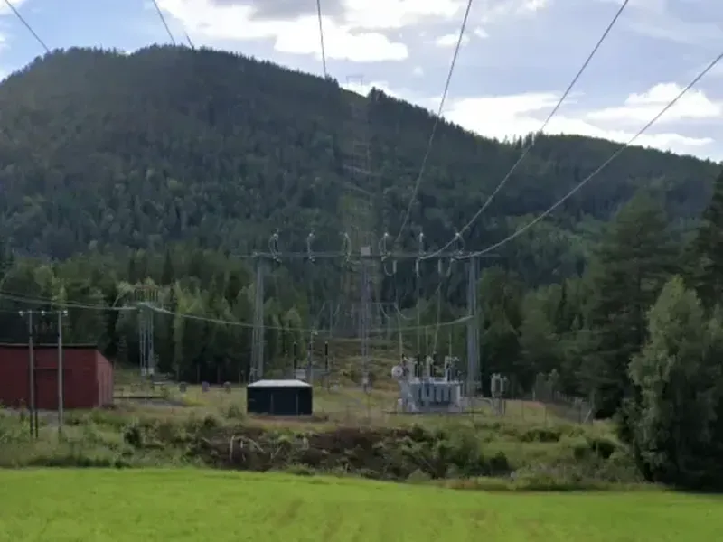 Einangsmoen koblingsstasjon i Fyresdal. Foto: Google Street View.