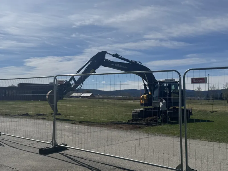 Gravemaskin i aktivitetsparken