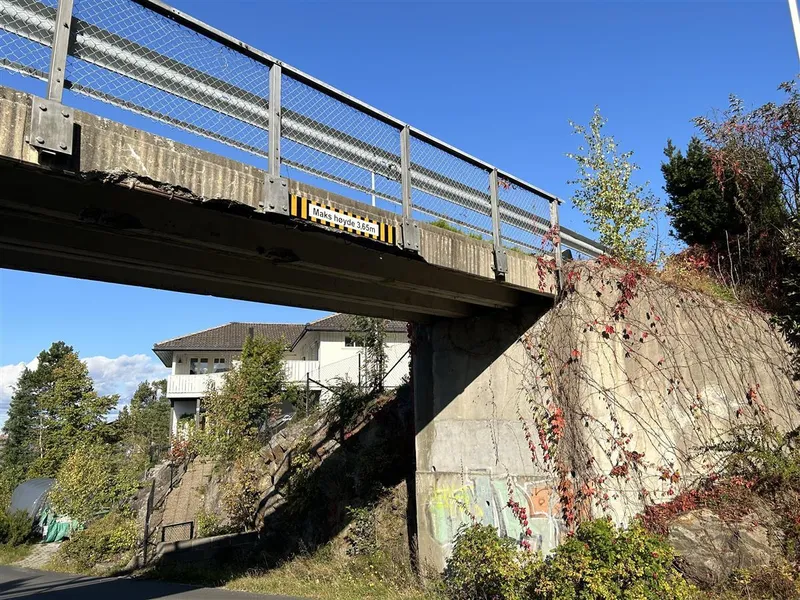 Bro i solskinn - Klikk for stort bilde
