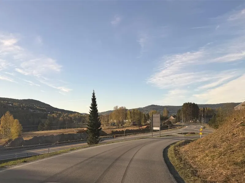 Pågående arbeid med gang-og sykkelvei, - Klikk for stort bilde