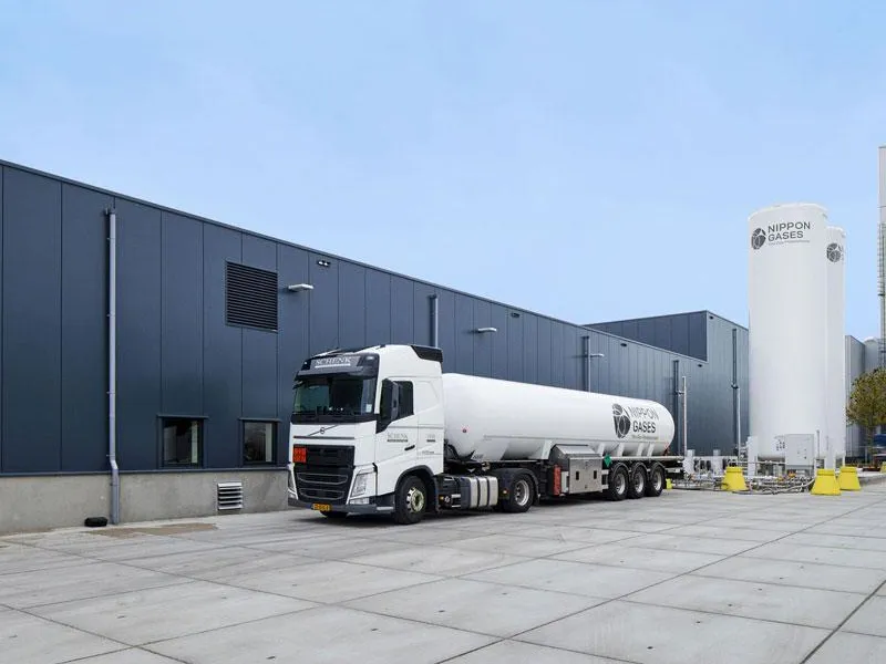 Nippon-Gases_tank-and-trailer