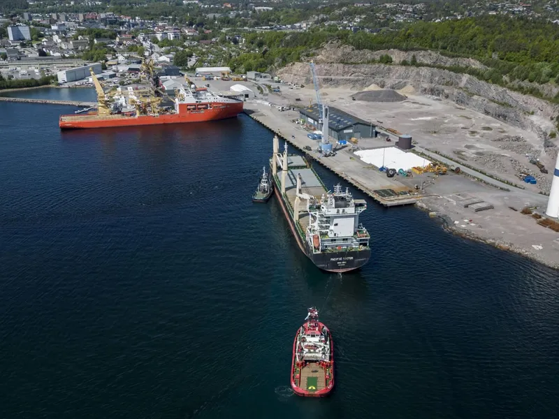 Totalt åtte totalentreprenører meldte interesse for prosjektet,og fem av dem går videre i konkurransen om bakarealene og infrastrukturen for ny containerterminal på Kongsgård/Vige. Foto: Kristiansand Havn..