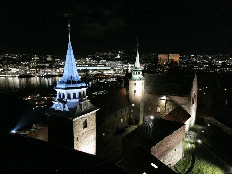 Akershus slott har et diskret blåskjær som markerer Blåtårnet.