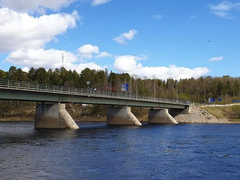 Bilde av Grensen/Anárjohka bru på riksveg 92 i Finnmark.