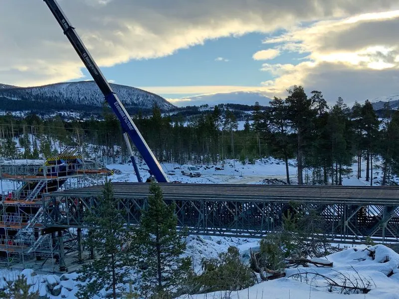 Forskaling for skråsøyler og brudekke til nye Jora bru. Foto: Statens vegvesen