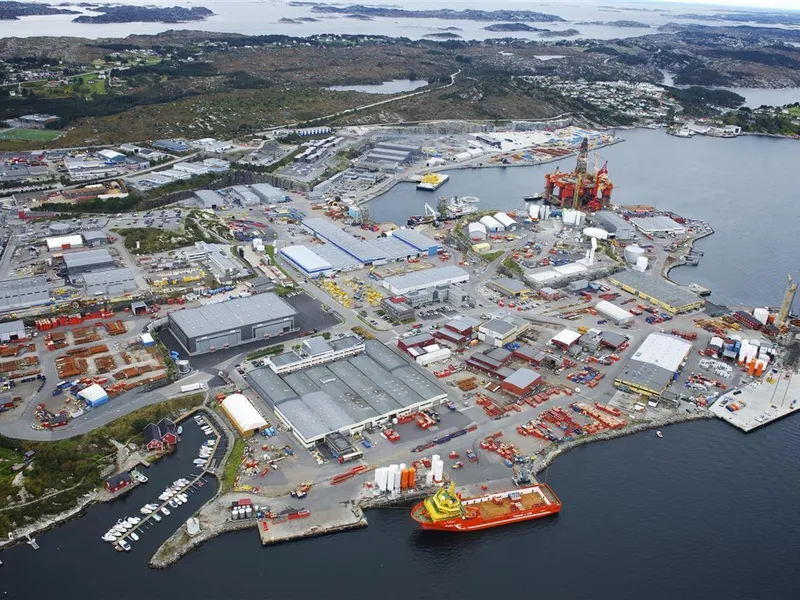 Industriområdet på Ågotnes - Klikk for stort bilete