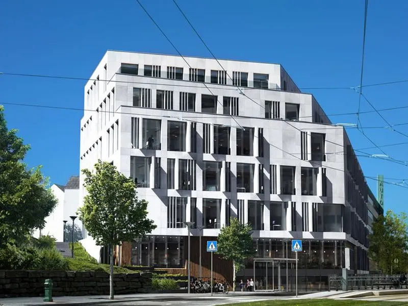 Fra januar 2023 blir dette Rambølls nye hjem i Bergen. Eiendommen bygges med høye miljøkrav. Illustrasjon: MIR