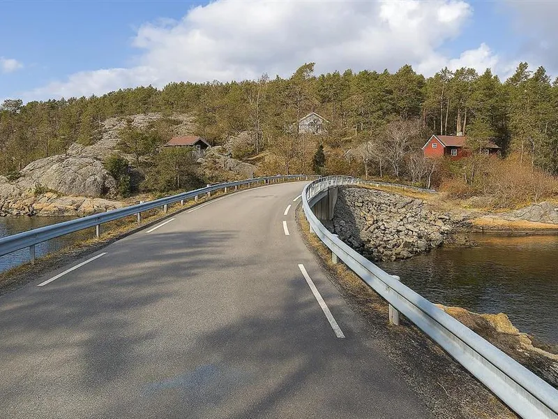 Bilde av dagens bru over Hvalsund - Klikk for stort bilde
