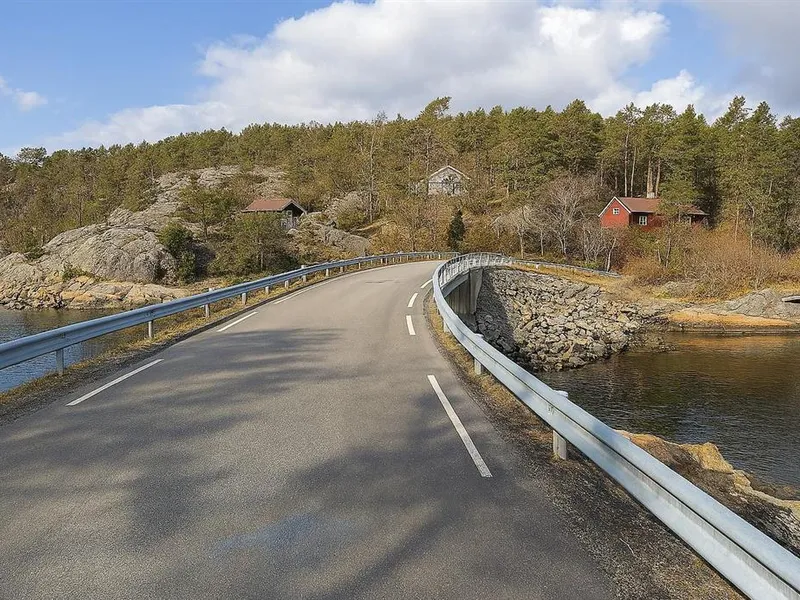 Bilde av dagens bru over Hvalsund - Klikk for stort bilde