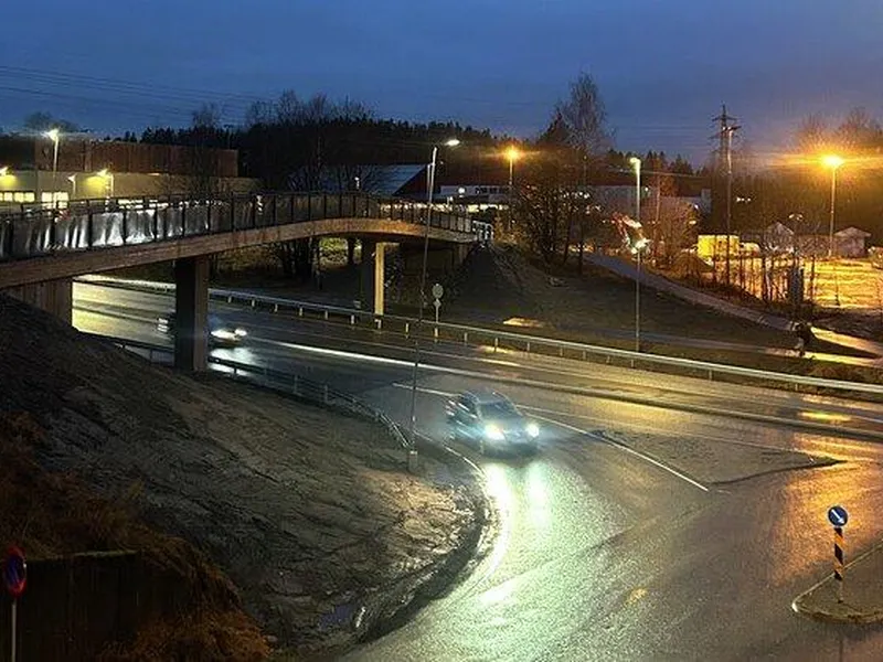 Den nye gangbroen over Vevelstadveien er åpen