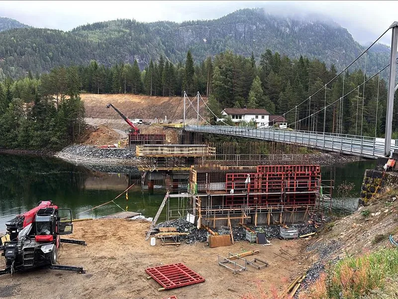 Foto av ny og gammel Ose bru - Klikk for stort bilde